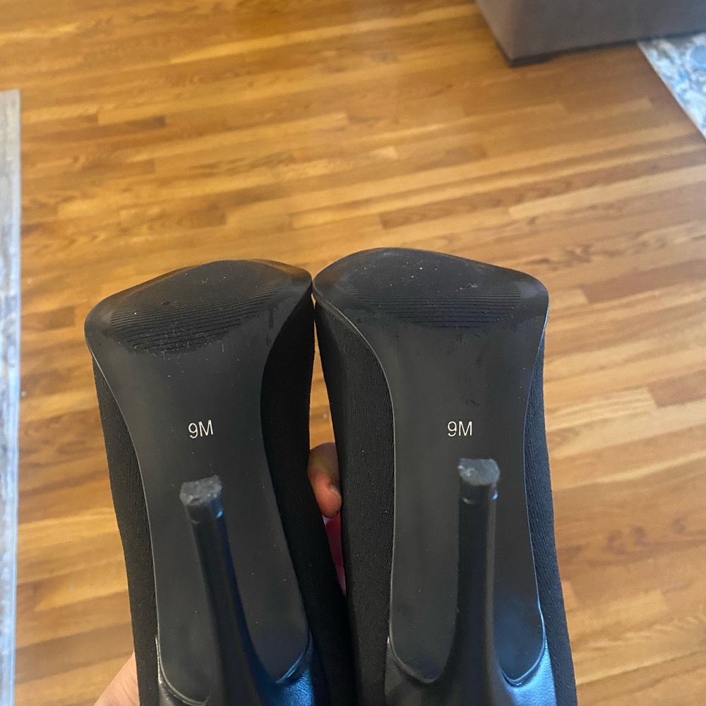 Black stretch booties with heel, size 9 - Picture 6 of 7